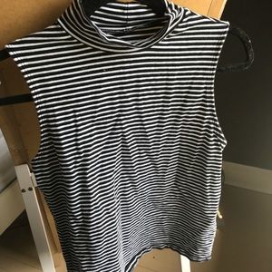Sleeveless turtleneck top